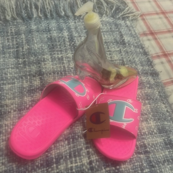 PRETTY 😍 PINK CHAMPION SLIDES . - Picture 2 of 5